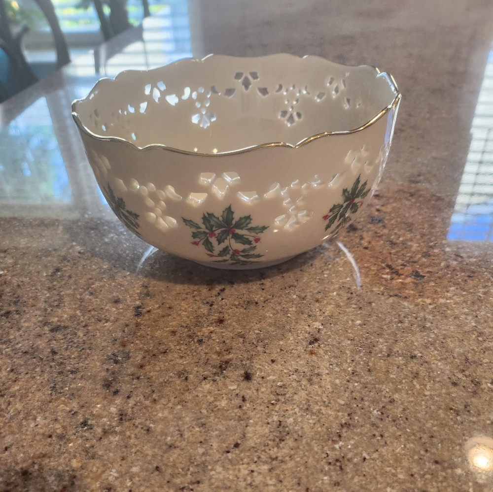 🎄LENOX/ Holly Bowl🎄